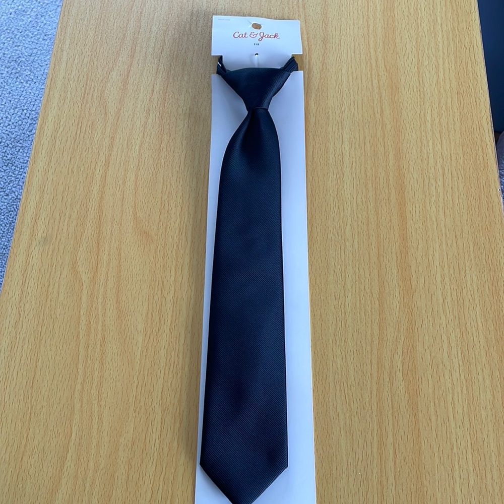 Cat & Jack boys tie black. Adjustable with zipper. Never worn. Tags on